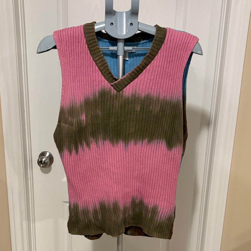 Urban Outfitters UO Vivid Dye Tech Slim Sweater Vest. Size large